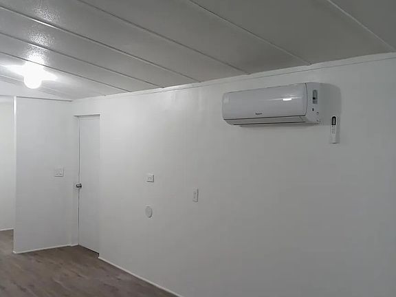 5th image of 208 E Maxanna Blvd
