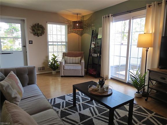 5th image of 20480 Williamsburg Ct