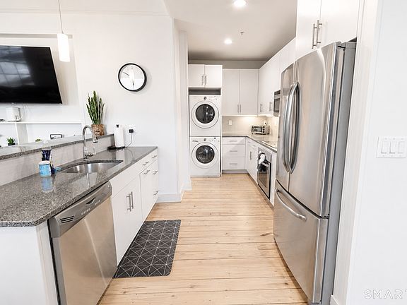 4th image of 60 Willow Street #304