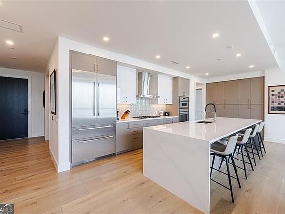 4th image of 2425 Peachtree Rd NE #1401