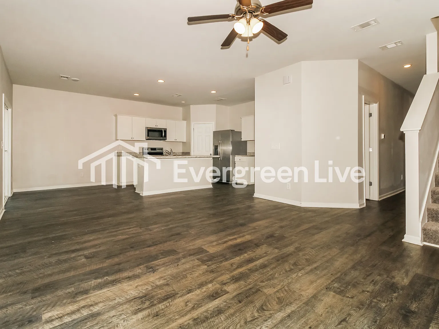 3 bed, 2.5 bath, 1689 sqft, $1,545 — Photo 3
