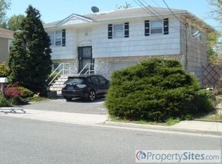 3430 Parkway Dr, Baldwin, NY 11510