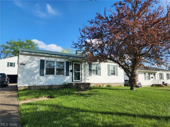 2478 Spruce St, Girard, OH 44420