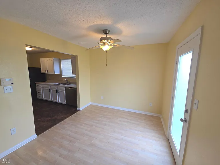 4320 Village Bend Ln — Photo 7