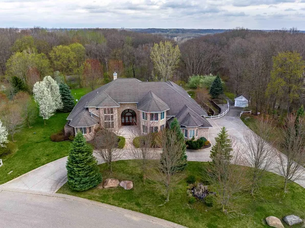 2528 Kingston Farm Ln, Ionia, MI 48846