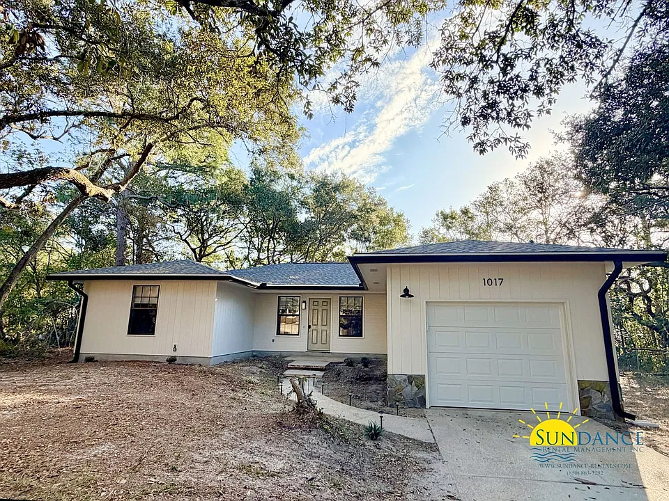 1017 Pinetree Rd