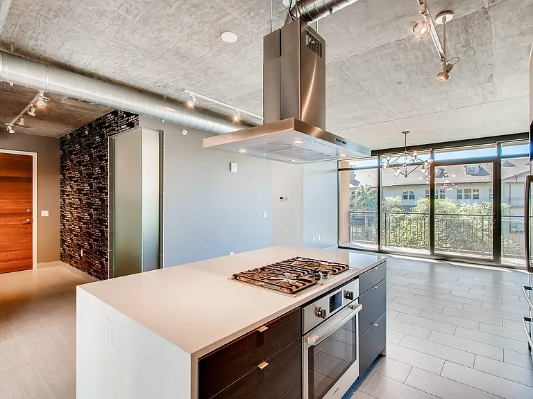 100 W Portland St #408 — Photo 2