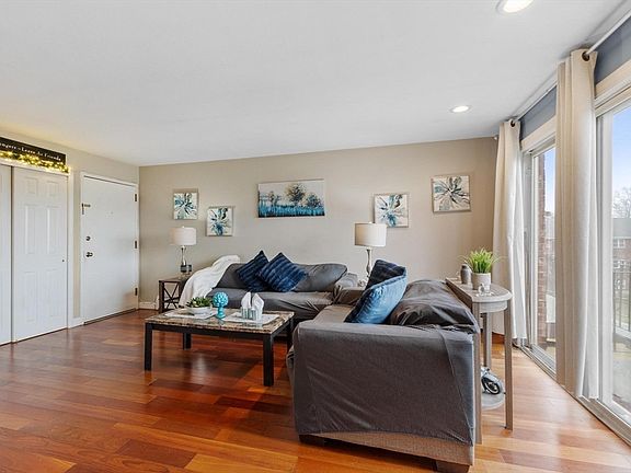 5th image of 80 Edgelawn Ave APT 6
