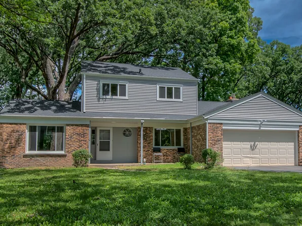 104 E Louis Ave, Lake Forest, IL 60045