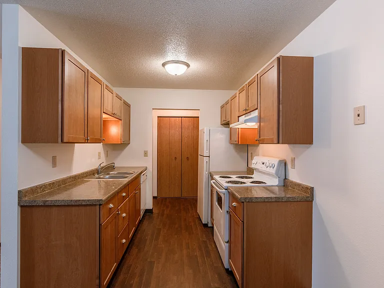 Fargo, ND Long Island Apartments | Kitchen