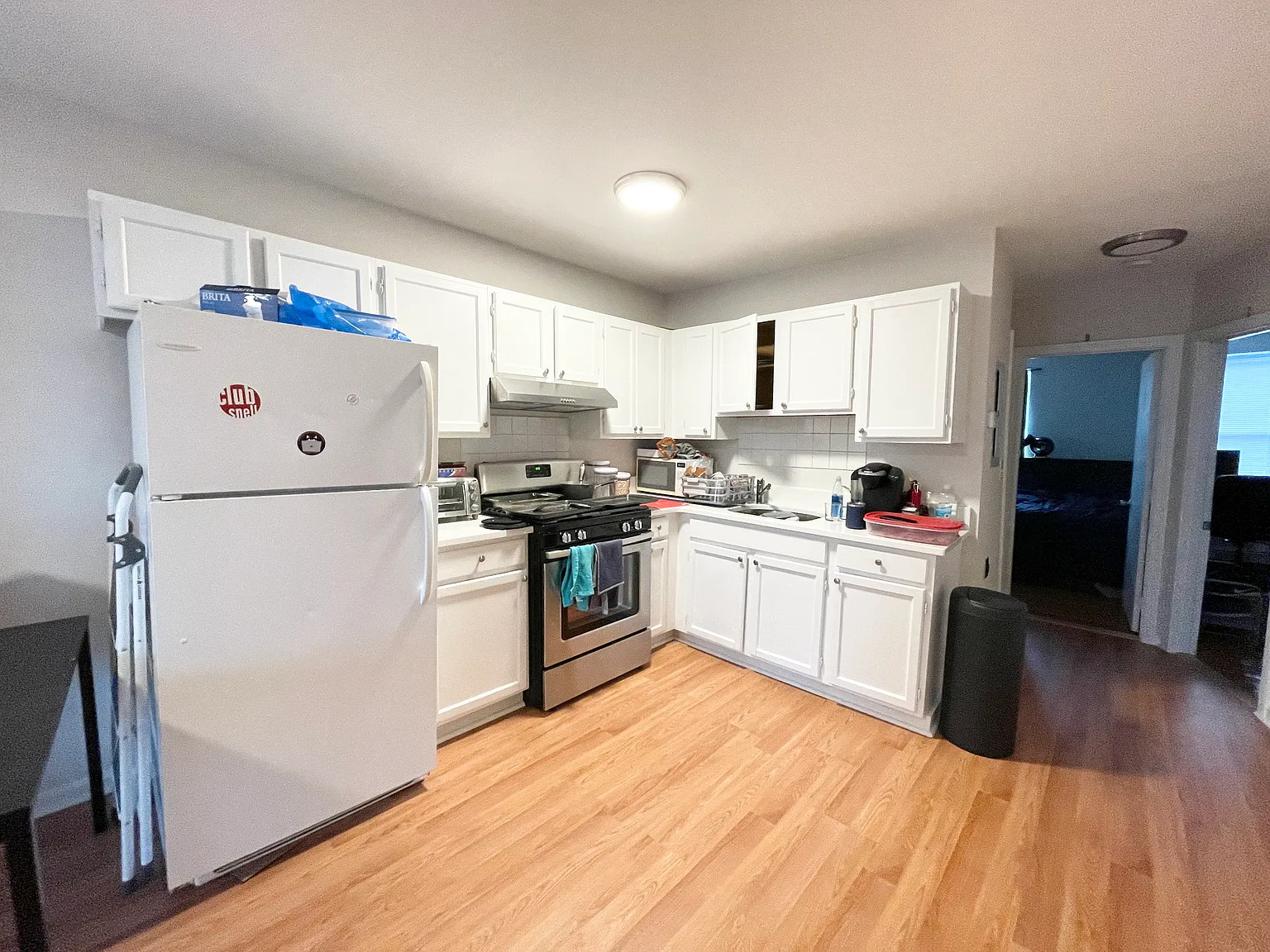 3 bed, 999 sqft, $4,200 — Photo 2