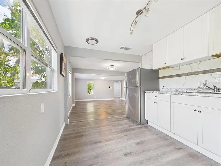 605 S Disston Ave — Photo 20