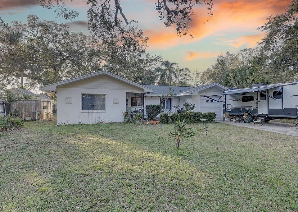 1st image of 4918 Woodland Dr