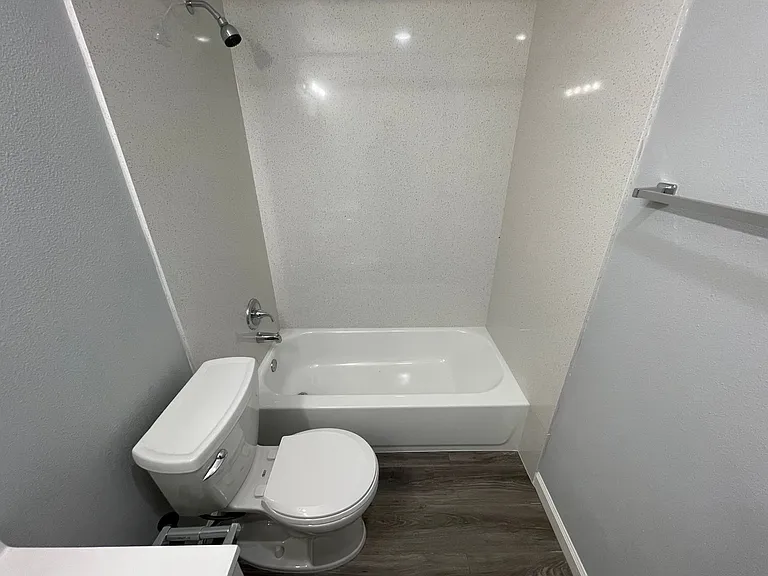 515 Camanche Lane - Summer Gardens Apartments — Photo 18