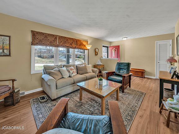 4th image of 2505 Orchard Ln