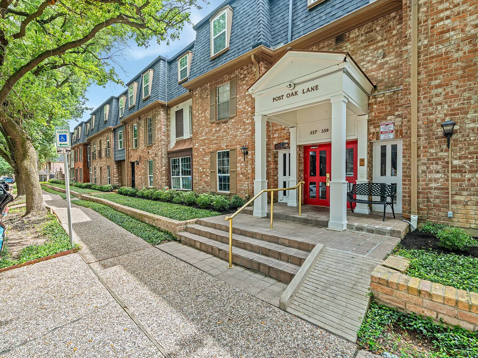 2 bed, 2.0 bath, 1134 sqft, $2,295 — Photo 2
