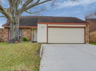463 El Toro Ln, Webster, TX 77598