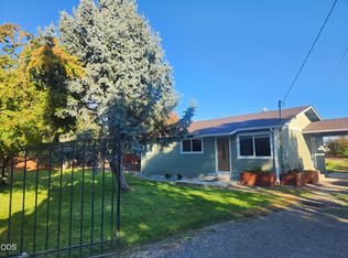 96 W Gregory Rd, Central Pt, OR 97502