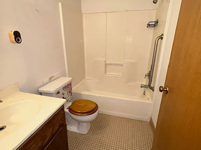 120 Maine Ave — Photo 3