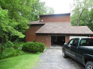 2705 Dunn Rd, Camanche, IA 52730