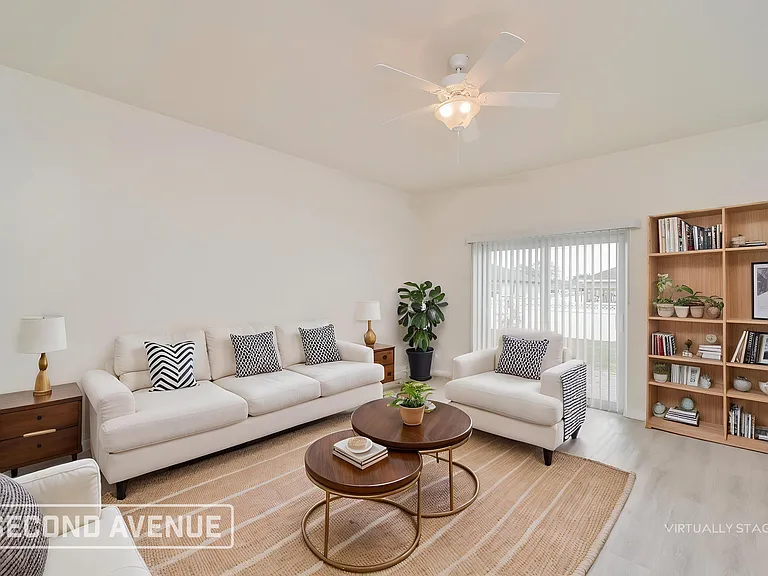 2107 NE 1st Pl — Photo 2