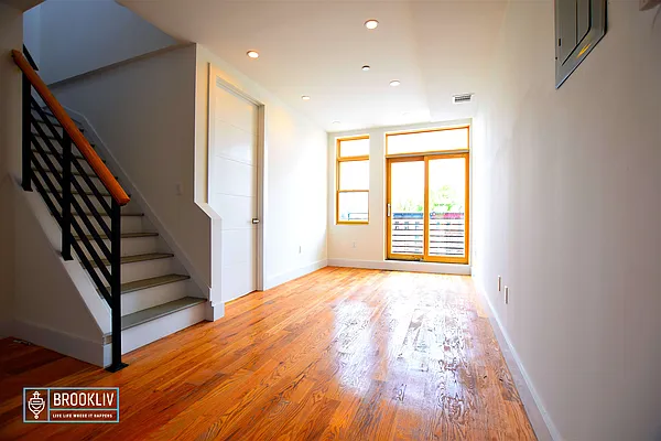 Rented by null | media 8