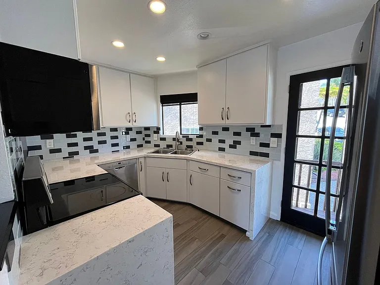 1121 Eureka St #1 — Photo 19