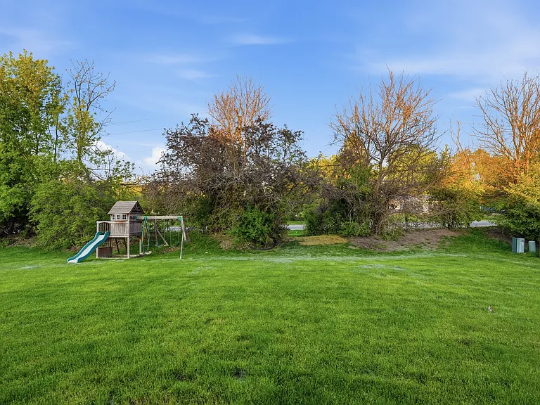 950 Donnelly Pl — Photo 43