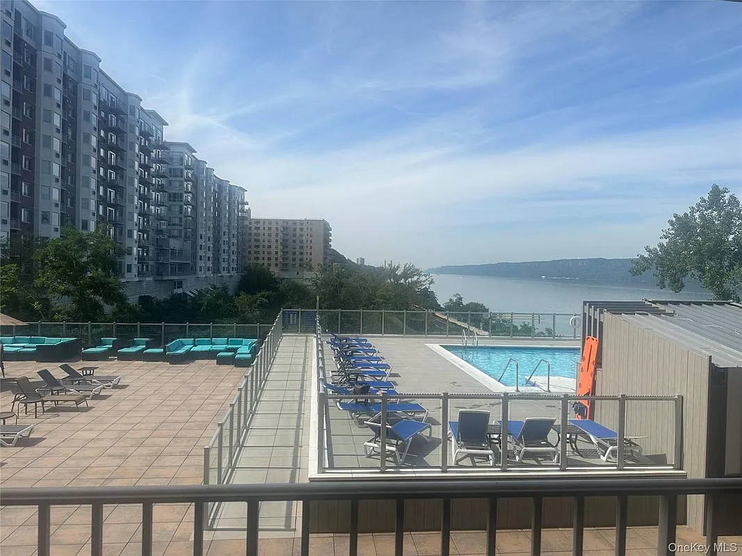 2 bed, 2.0 bath, 1178 sqft, $4,000 — Photo 3