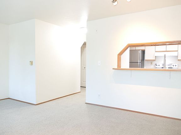 4th image of 12314 32nd Ave NE APT 101