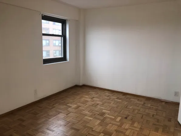 21-80 33rd Road image 8 of 8