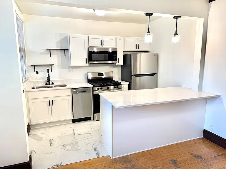 2801 Monroe St — Photo 2