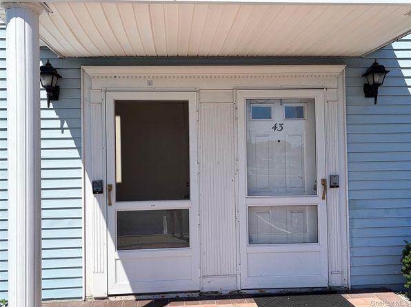44 Athens Ct
