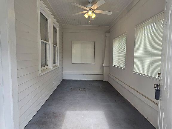 3rd image of 821 W 39th St