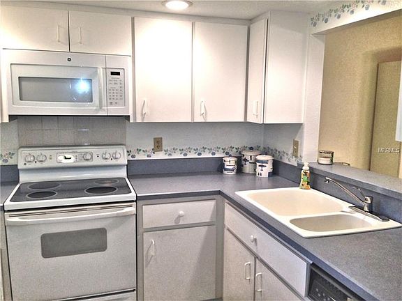 2nd image of 754 Avenida Estancia APT A
