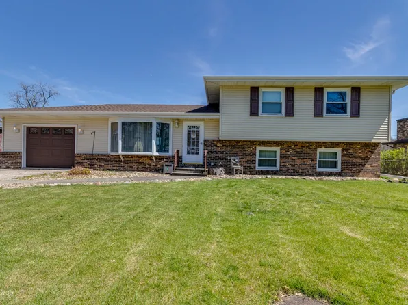 310 N Griffin St, Grant Park, IL 60940