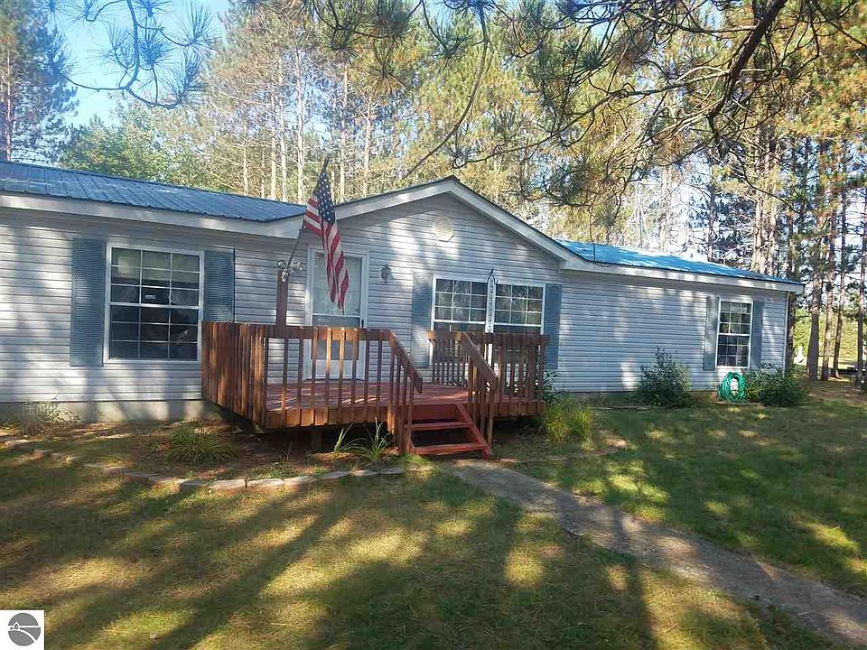 1st image of 1221 Amber Ln NE