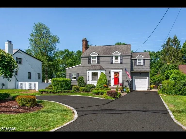 178 Walnut St — Photo 4
