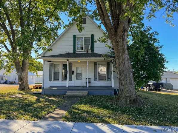 1806 Miller Ave, Hillsboro, IL 62049