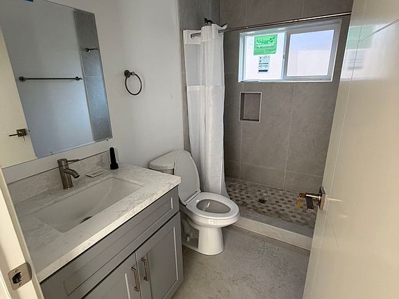 5th image of 53075 Templeton St