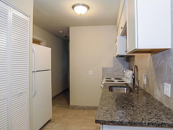 2nd image of 415 La Plaza Ct