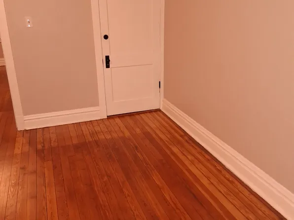 520 Fassen St Fl 2nd, Saint Louis, MO 63111