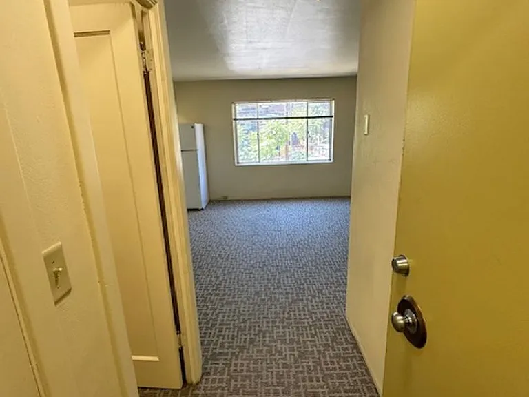 Eugene Manor Apartments — Photo 4