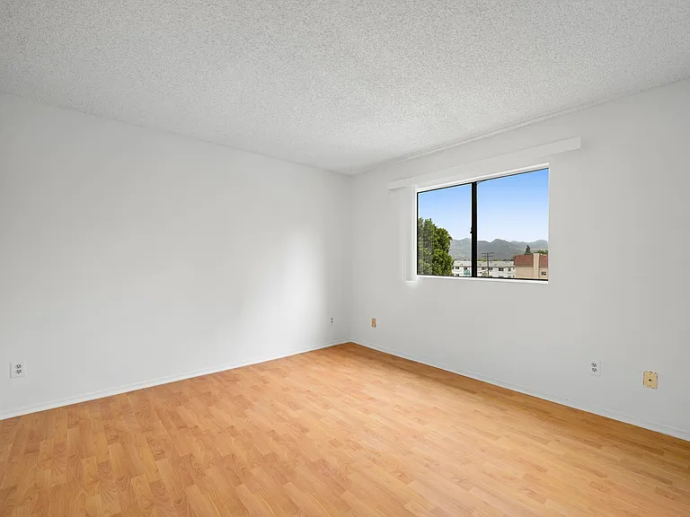 330 Pioneer Dr #6 — Photo 14