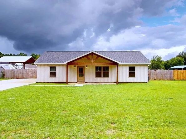 225 Peacock Cir, Hartford, AL 36344