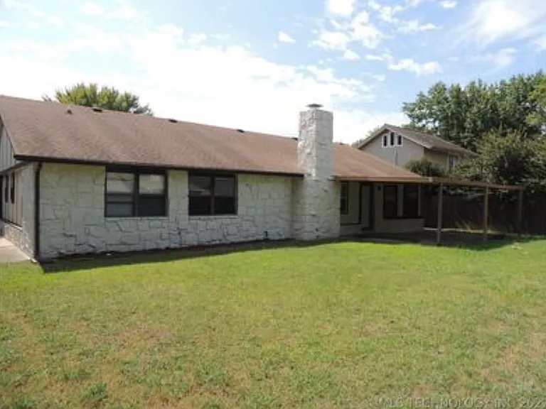 2516 W Richmond St — Photo 2