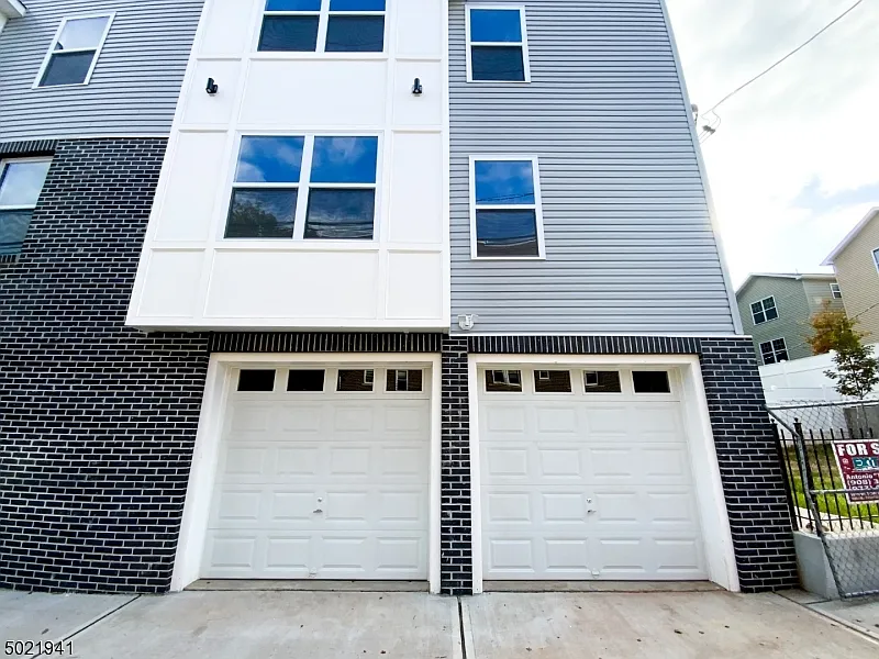 3 bed, 2.5 bath, 1400 sqft, $2,400 — Photo 4