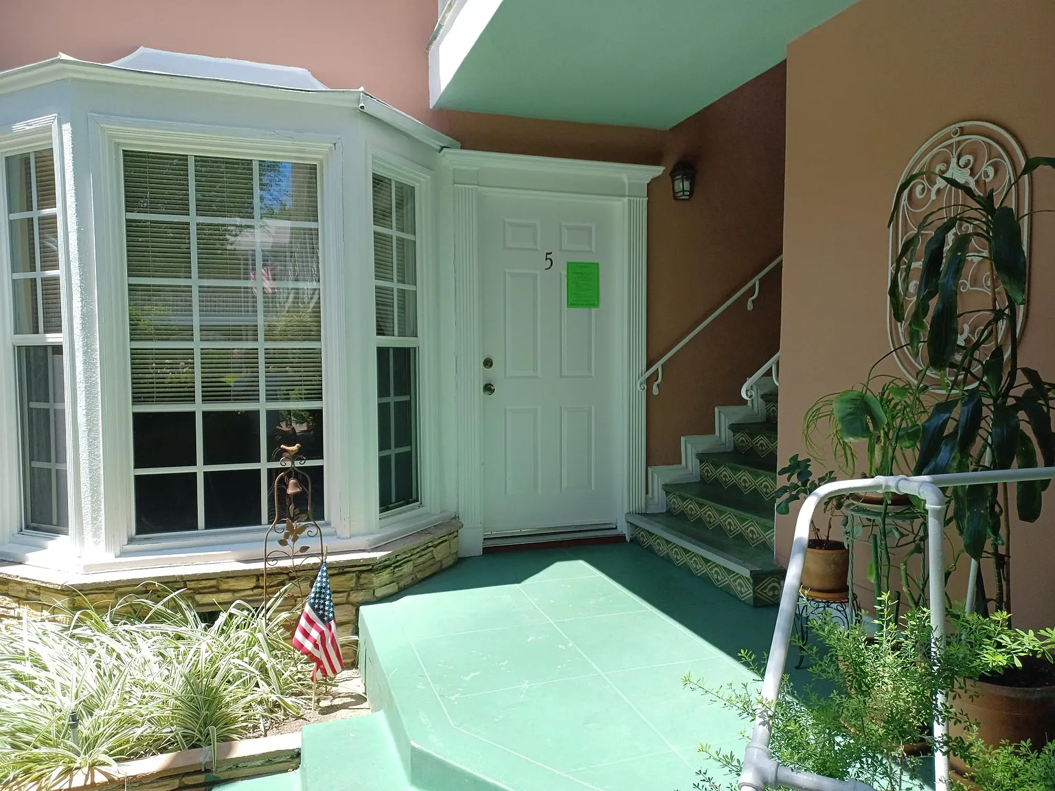 Charleston Apartments — Photo 4