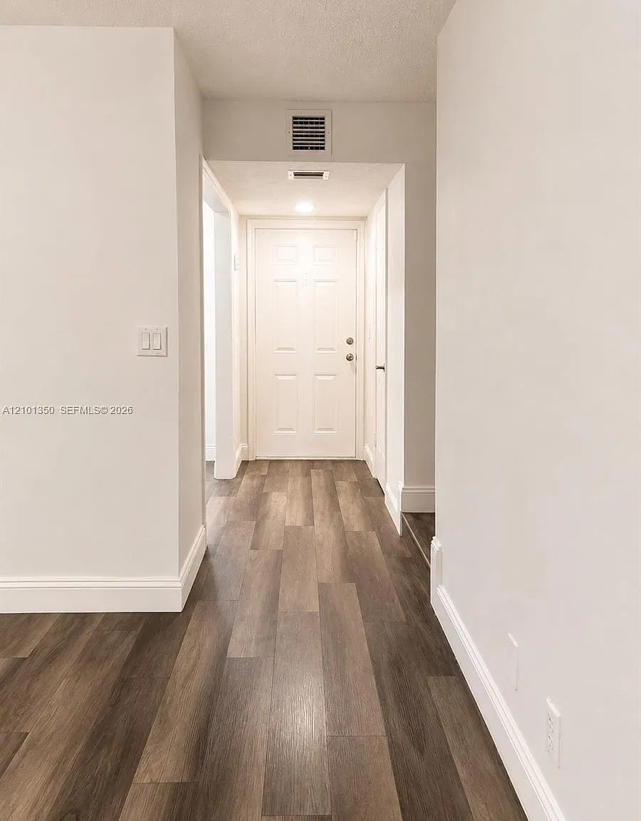 Royal Village Townhouses — Photo 2