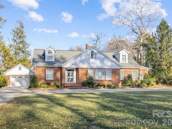 2701 Sharon Rd, Charlotte, NC 28211